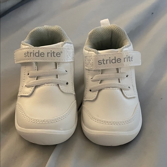 Toddler Stride Rite Sneakers size 6 - Picture 1 of 4